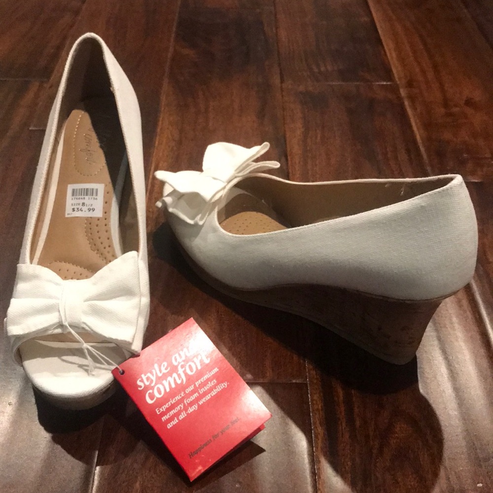 White Bow Wedges